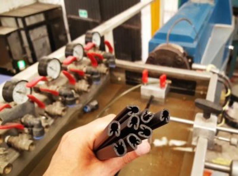 Fabricante de plásticos especiales de ingeniería para productos fabricados por extrusión